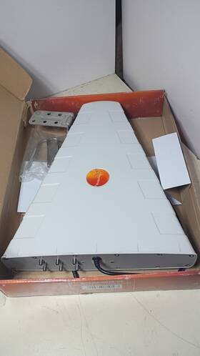 Poynting A-lpda-0020-v2 New Broadband Directional Antenna 680-2900 Mhz