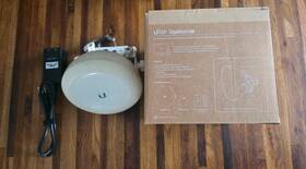 Ubiquiti Networks 810010075086 Gigabeam Plus Still Sealed In Box And 1 Is Used With Poe Injector Free Shipping